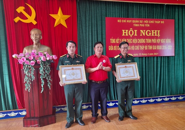 Phú Yên: Tổng kết 5 năm thực hiện chương trình phối hợp hoạt động giữa Hội Chữ thập đỏ tỉnh Phú Yên và Bộ Chỉ huy Quân sự tỉnh